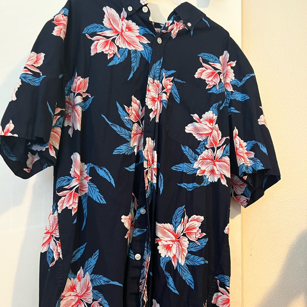 Hawaiian button up shirt